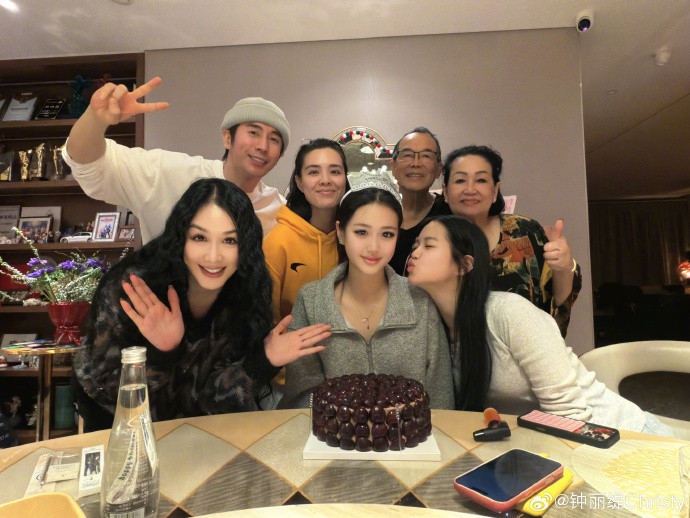 钟丽缇回应女儿考拉争议钟丽缇就女儿考拉争议道歉近日，钟丽缇小女儿考拉Cayla