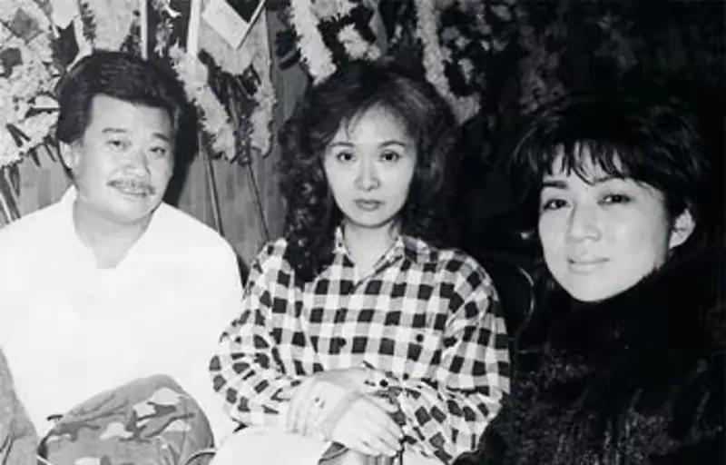 雪妮唐佳真的是白头偕老的夫妻，1966年结婚，中间没有分开过。香港娱乐圈离婚的事