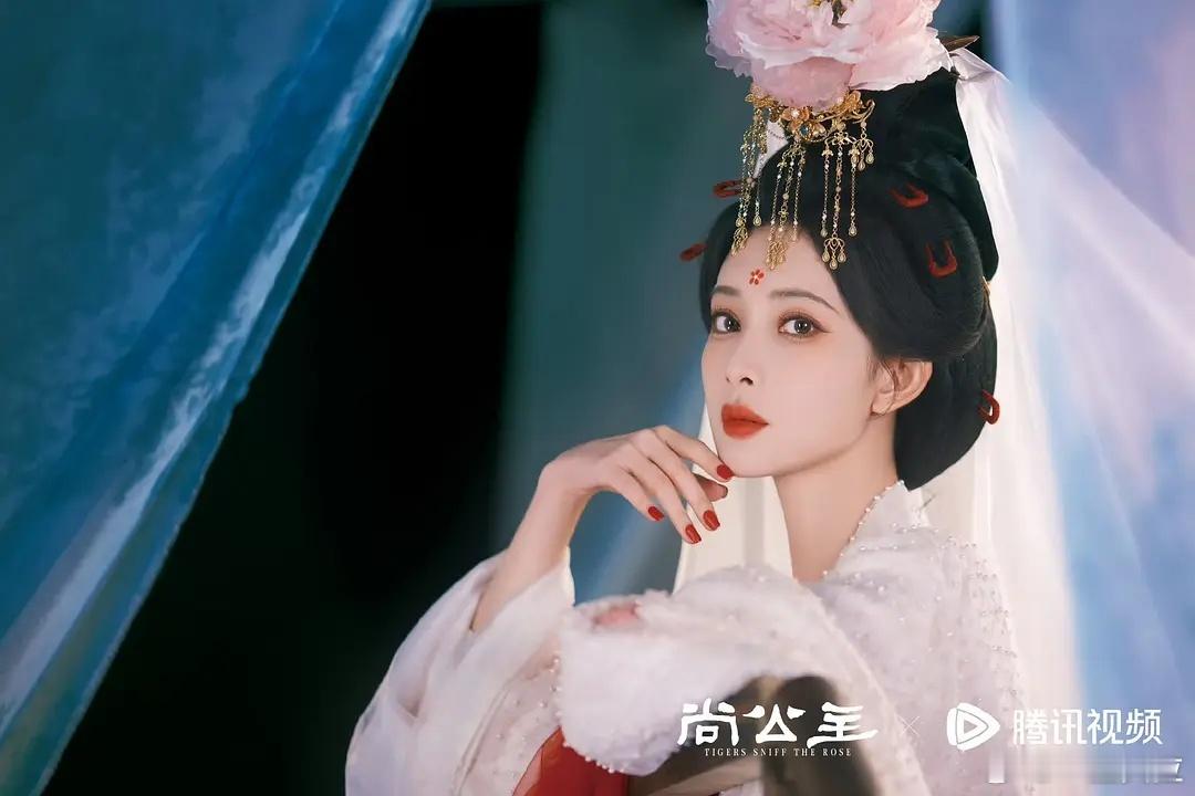 真的很像杨紫这张尤其像国色里面的造型​​​