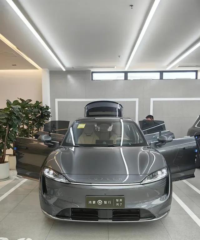 家里有充电桩，新能源车是买增程还是买纯电？最近有个朋友想买一个空