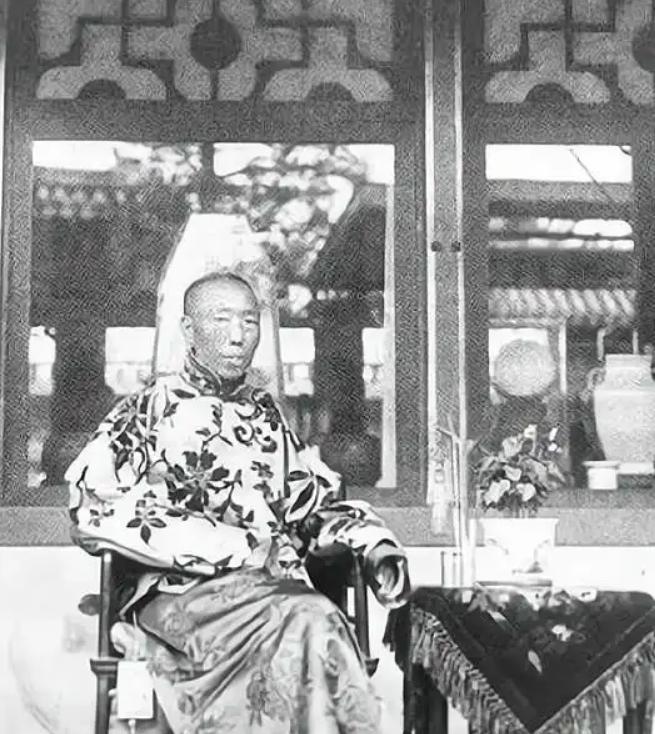1908年，慈禧太后死后，李莲英便失去了最大的靠山。为慈禧守孝100天后，李莲英