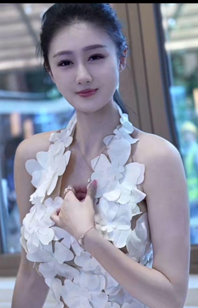 女人胖的好处胸是女人的贵气，臀是女人的聚宝盆。女人没胸，不能旺老公。女