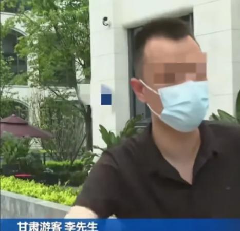 近日重庆，女子将手机遗落在面馆，发现手机后，立马折返回去，前后不过几分钟，却发现