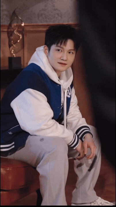 生日快乐呀东哥！新的一岁，好好享受生活、做自己热爱的事，29岁会更加精彩！最