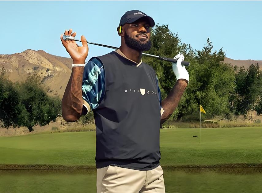 管你这那的，湖人天都塌了，老詹这也太轻松惬意了就在刚才，湖人詹姆斯连续更新了三