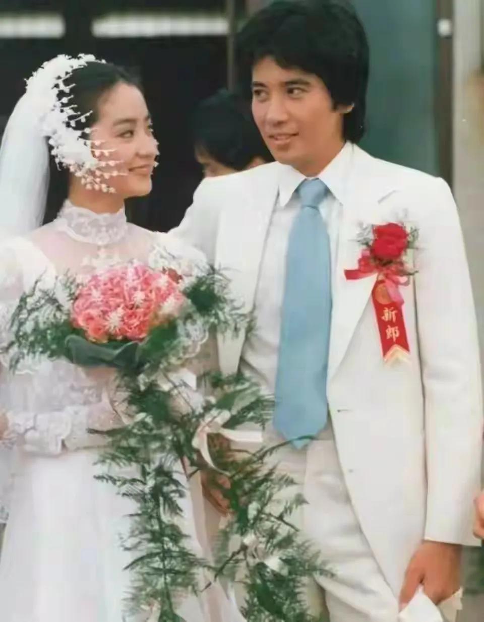 从十七岁与秦汉演了电影后，林青霞就痴迷于有家室的秦汉，中途为了激起或者测