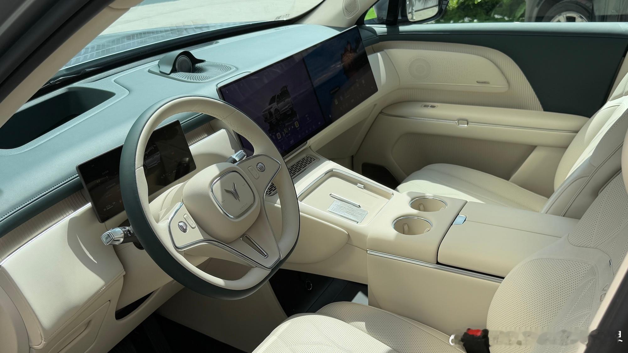 岚图邵总说过了，泰山X8不可能卖25万，绝对不可能。邵总果然没有食言，岚图泰山X