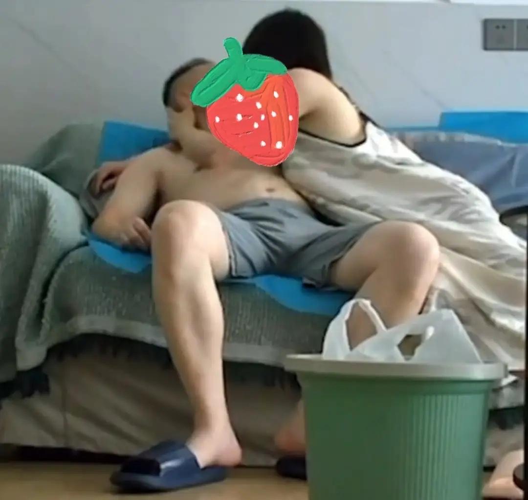 太炸裂了！湖南某医院两位专家出轨。很多人都在猜是在家里还是医院休息室？俩人穿