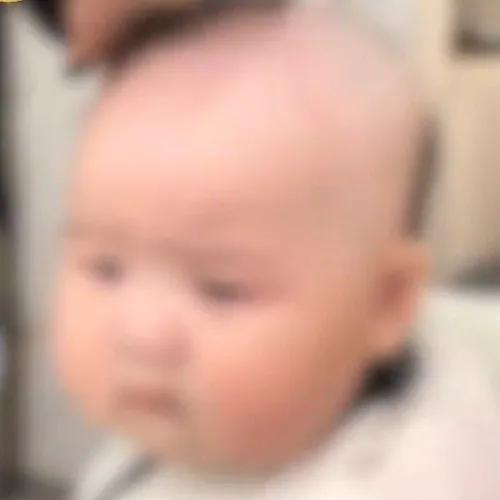 河南南阳王女士家里有个可爱的孩子，平时孩子那头发乌黑发亮的。王女士自己呢，一直不