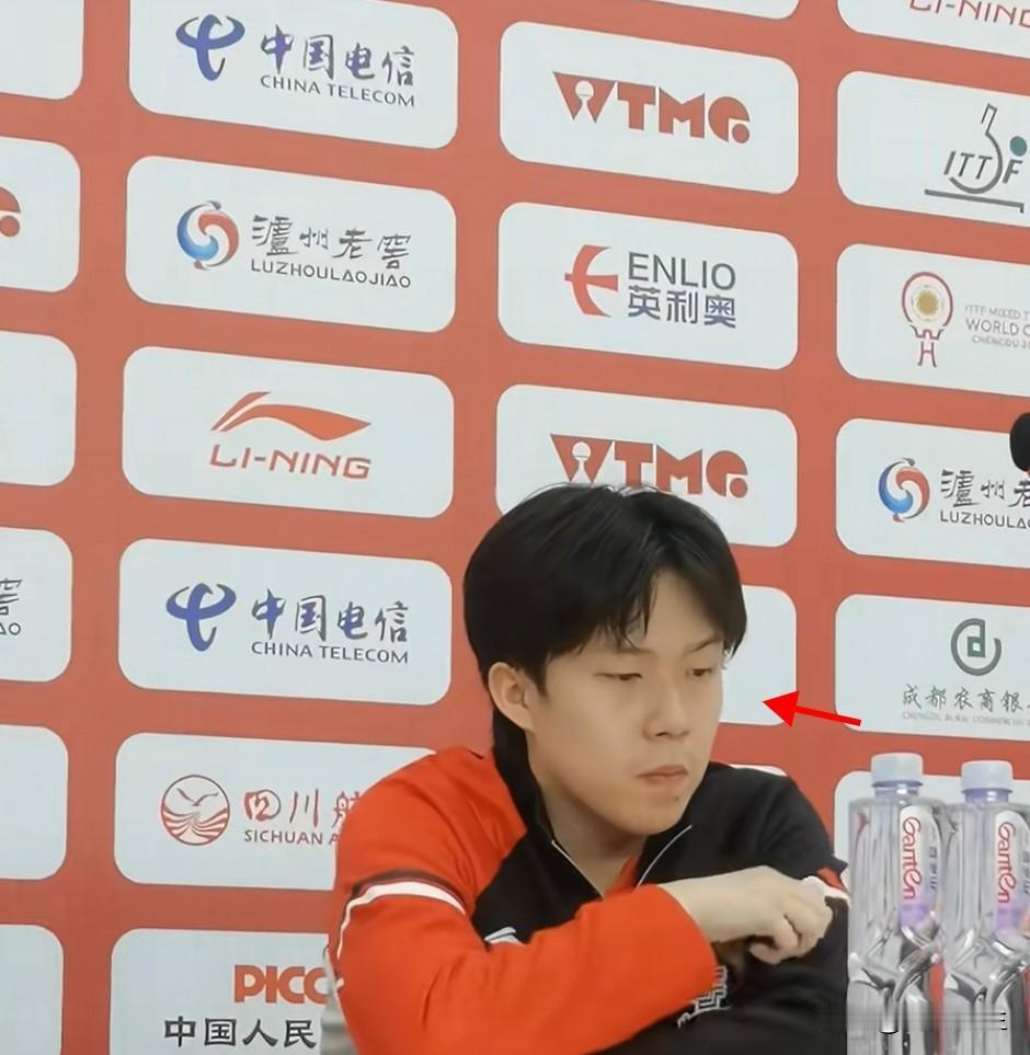 王楚钦在与法国队的比赛后表示：我有点累了。男队目前就王楚钦一个人会三项，[赞