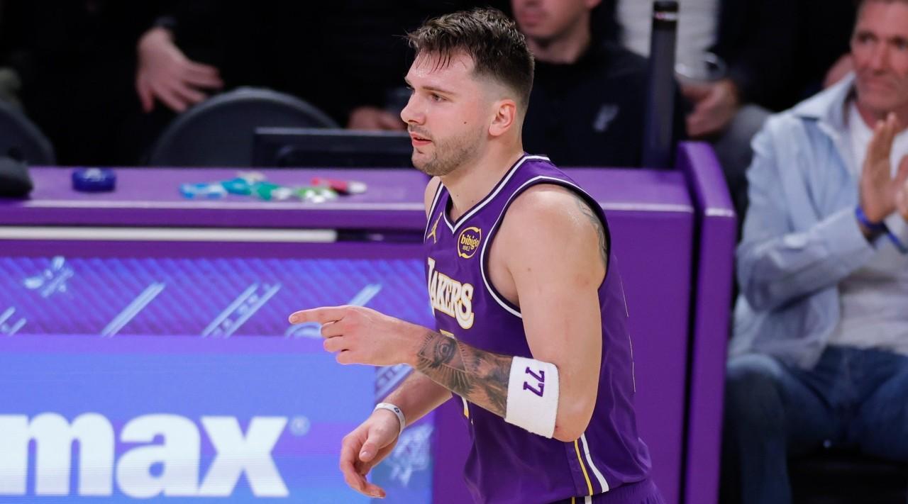 湖人内讧这是升级了啊，在主教练雷迪克公开点名批评詹姆斯的复出让球队陷入困境之后。