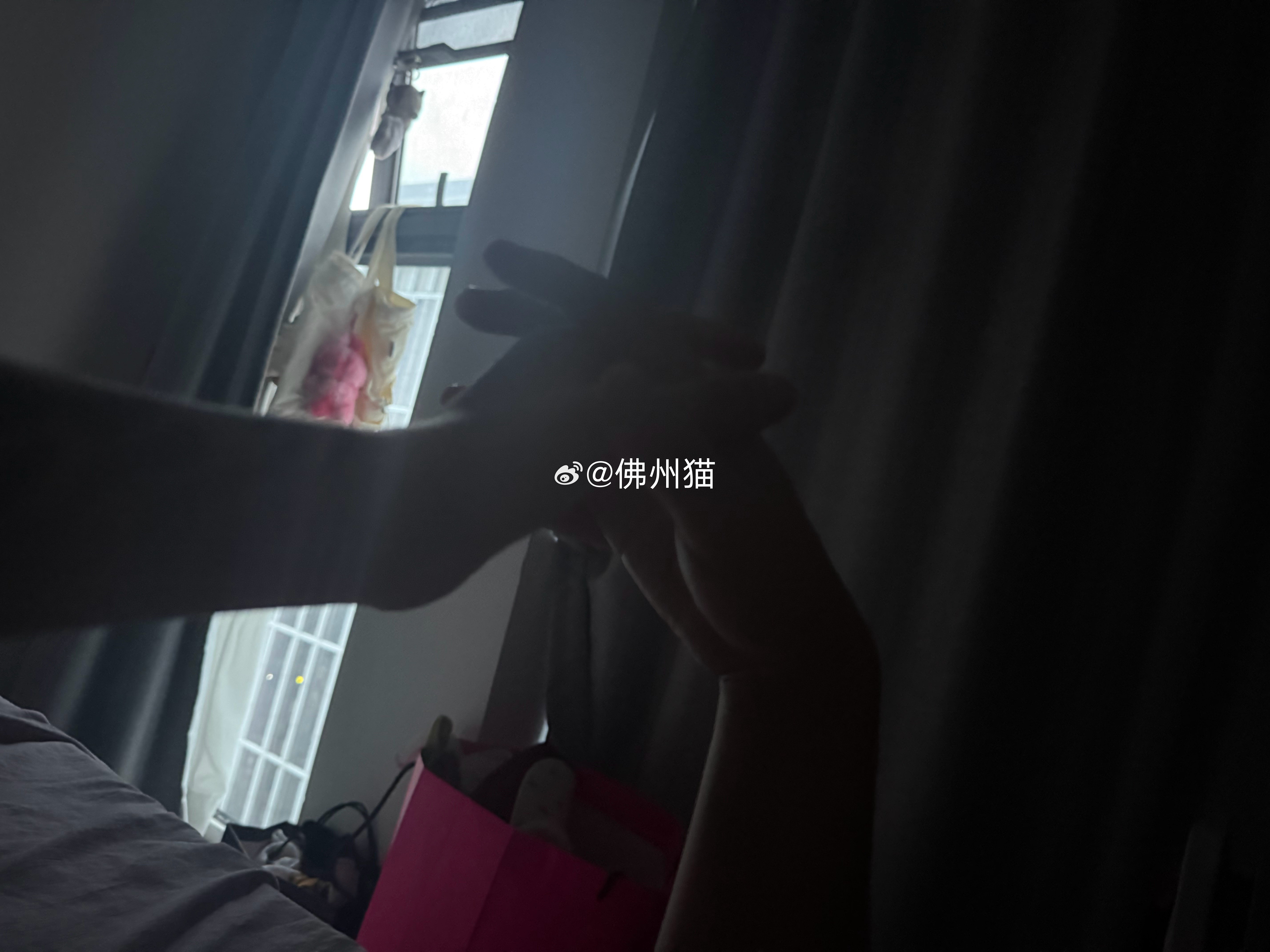 突然想在他去上班前再跟他抱抱