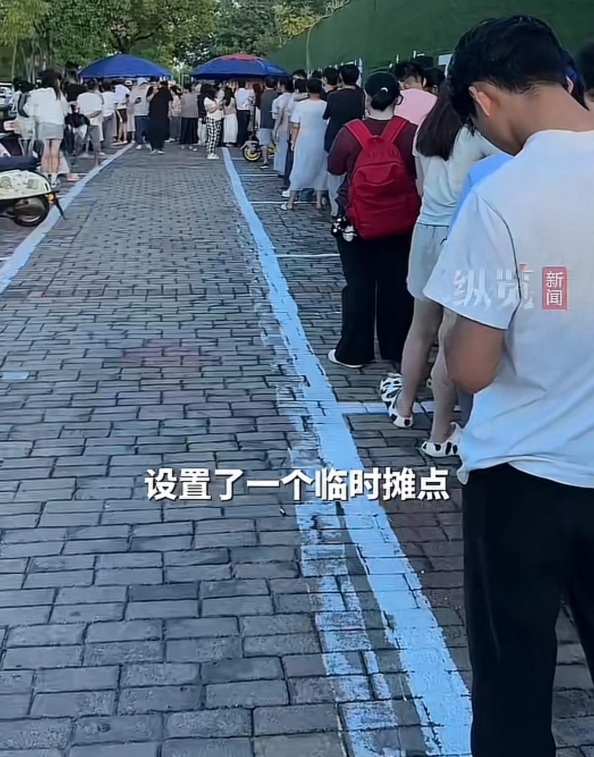6块钱的鸡排，享受600元的服务，鸡排哥他有三大原则：1、4:30以上不接散