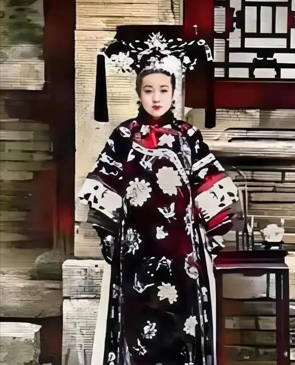 故宫最邪门的珍妃井，井口小到连脑袋都伸不进去，慈禧却硬把体态丰腴的珍妃塞了下去，