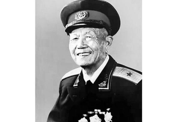 1951年，西北军区进藏部队政委慕生忠率部抵达拉萨，见到令他痛心的一幕。在一处垃