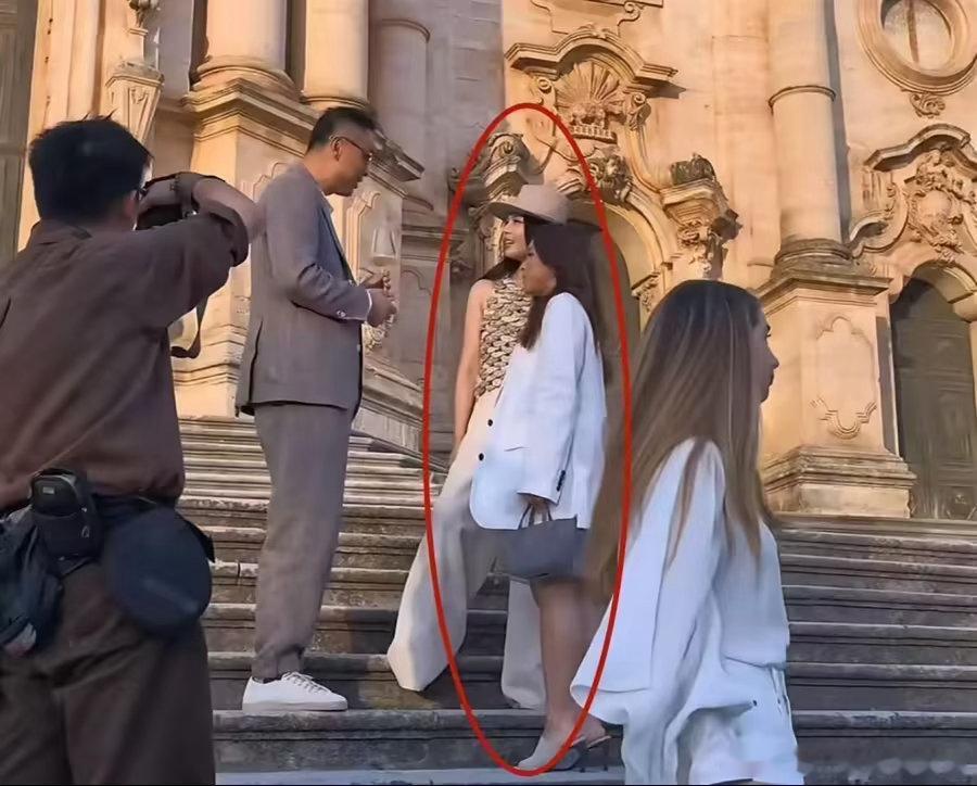 刘涛18岁女儿模样大变！现身意大利，打扮过于成熟，像刘涛的姐姐