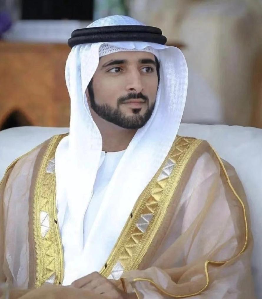 沙特这几日可谓是干了件惊天动地的大事，25艘超大的油轮，满载5000万桶原油，直