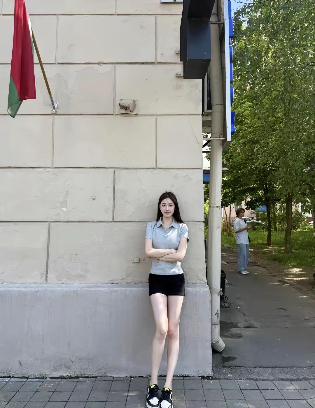 冰淇淋女孩，青春活力，生机勃勃，甜冰激凌美女