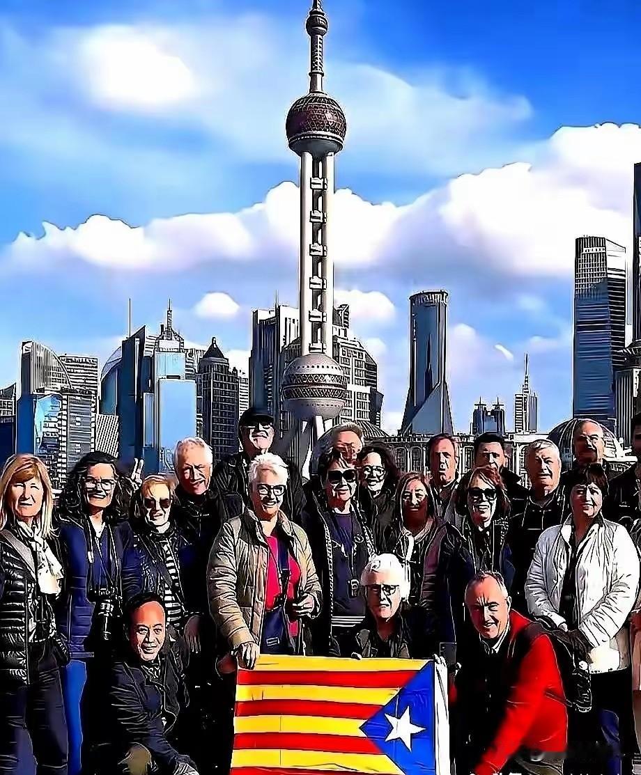上海浦东机场，一个印度女人等了18小时她以为只是过个境。结果护照被“啪”