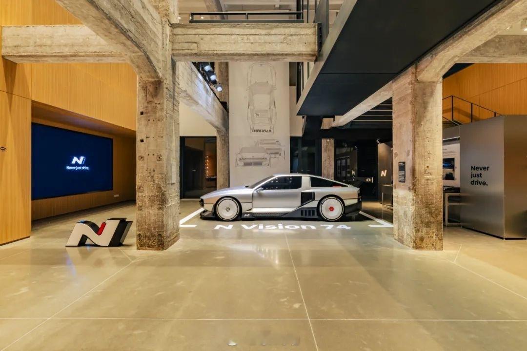 新闻，不是NVision74概念车在展（到9月10日）。而是。。。798有个