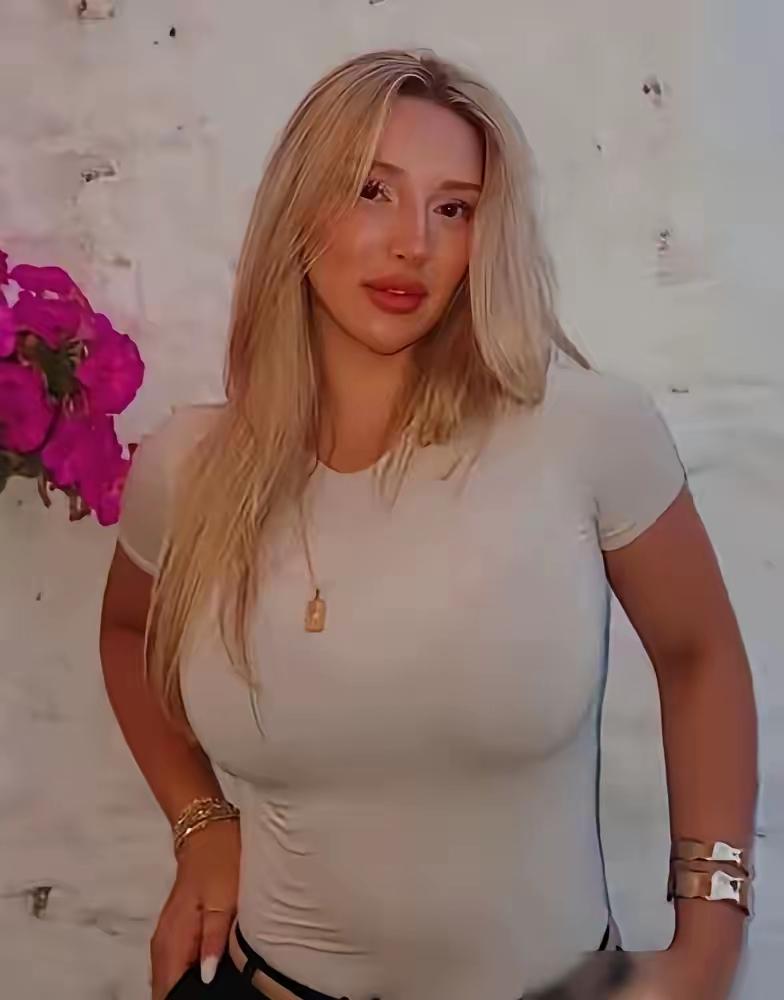 最近土耳其女篮国手厄格特火出圈了，爱德华兹疯狂示好她。不过单看身材，165的身高