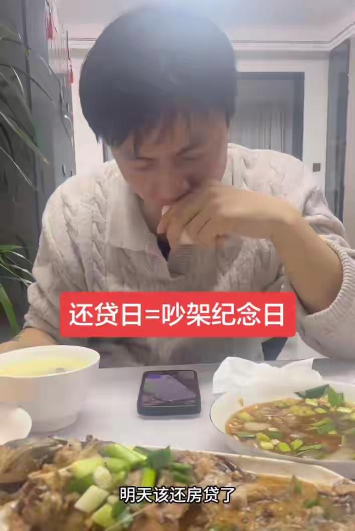 山东全职妈月薪三千扛全家房贷丈夫躺平装傻网友怒骂：这种男人不离婚留着过年？真相