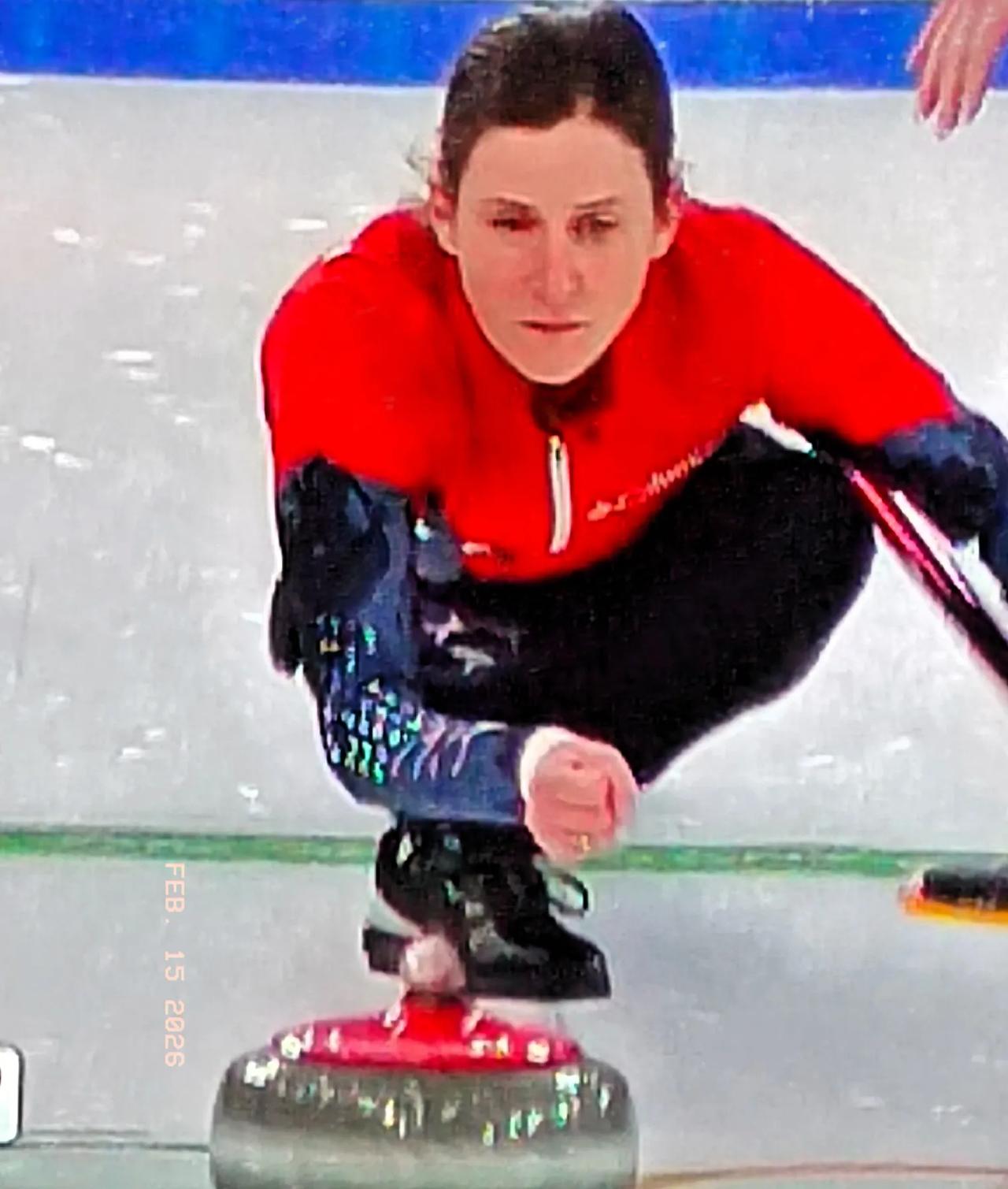 中国女子冰壶队第四场比赛对阵美国队战况实录:第4局，中国队后手拿1分，比分3-