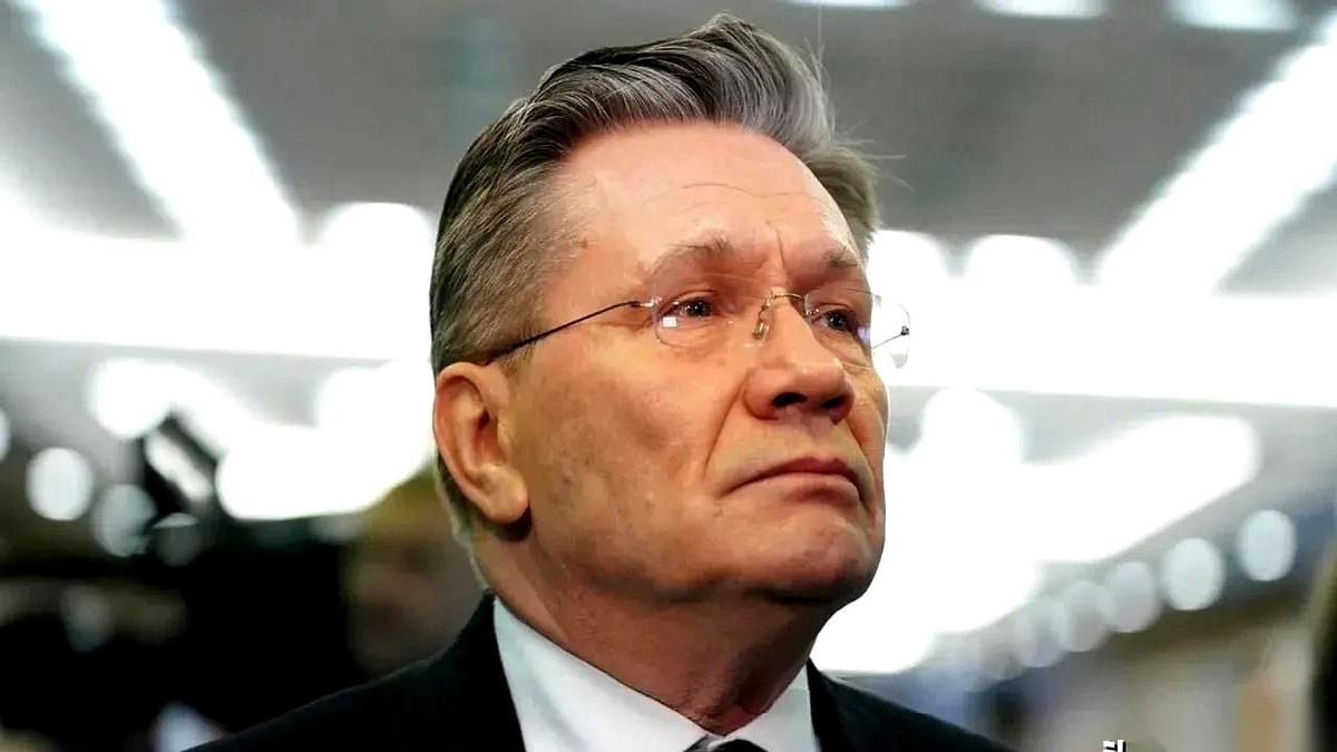 隔壁的科威特，突然让所有老百姓待在家里，把门窗全部封死。警报拉响，不是因为别的