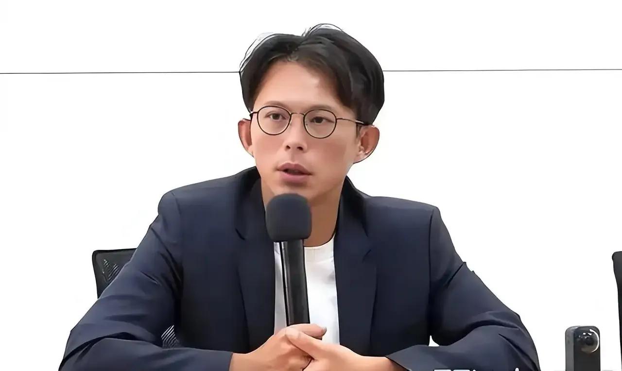 就在刚刚，台“民众党主席”黄国昌发表声明，4月8日，针对郑丽文在南京中山