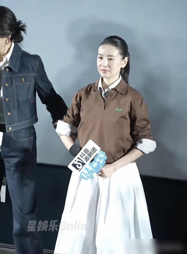 李小冉这女人，真是个活尺子。专量娱乐圈女明星的真实成色。她有个外号，叫合