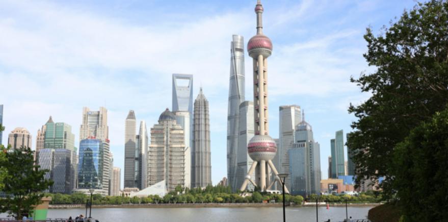 中央确定城市新方向，对我们普通人有什么影响，我们的城市会向美西方“穷人住高楼，富