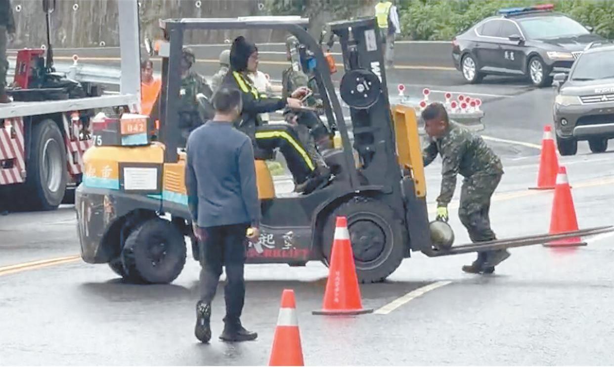 天上无人机出洋相，地上几十颗炮弹滚大街！台军这场号称“十天九夜”的汉光演习，硬生