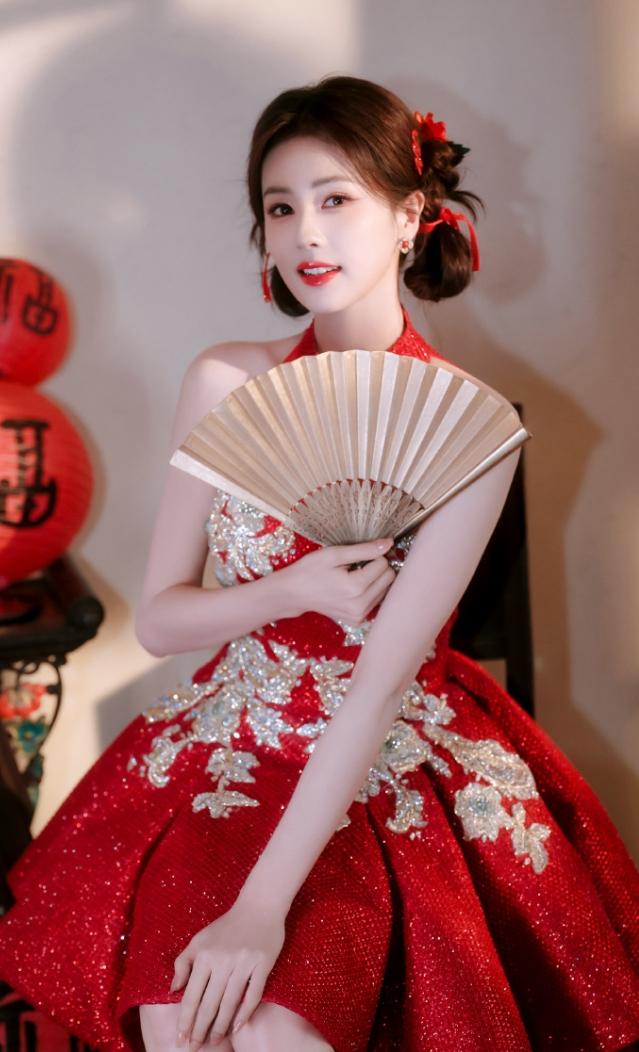 白鹿算是比较受主流认可的流量花！赵露思，虞书欣至今都没上过央视春晚，她俩的口碑