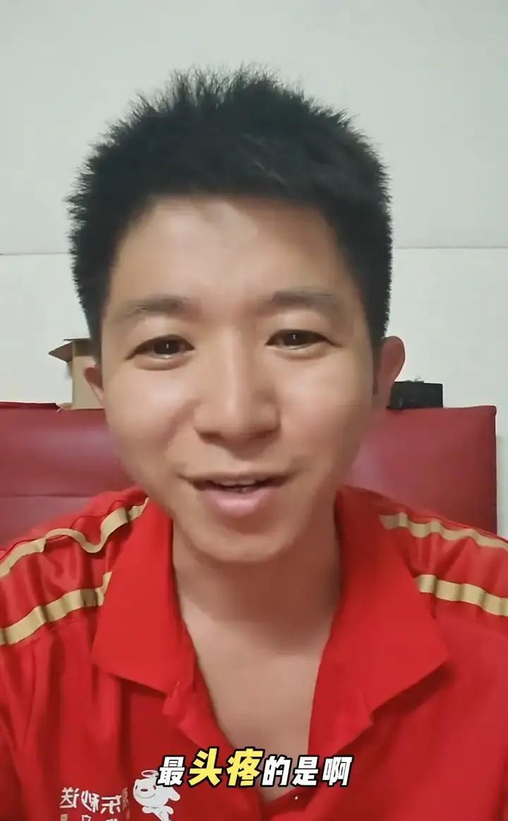 你们知道为什么快递员老是招不到，而外卖员却是一抓一大把吗？首先送外卖其实很简单，取到餐送到客户手里拍