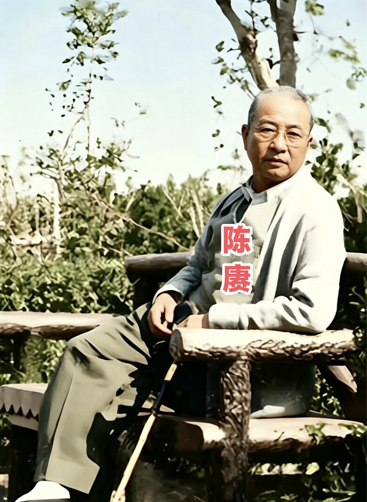1961年2月，这是开国大将陈赓在上海丁香花园(西郊疗养住所)拍下的一张留影！
