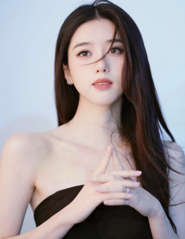 刚特意去查了查《赴山海》女二李凯馨，不查不知道，一查整个大无语！