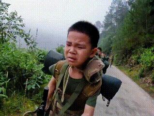 这样的少年军训，让人看得心潮澎湃！中国有如此孩童，何愁不强？少年强，则国强。强