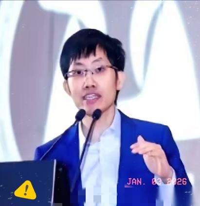 一个管着上千亿资金的量化大佬，梁文锋，突然在内部会上，对着帮他赚钱的整个团队，扔