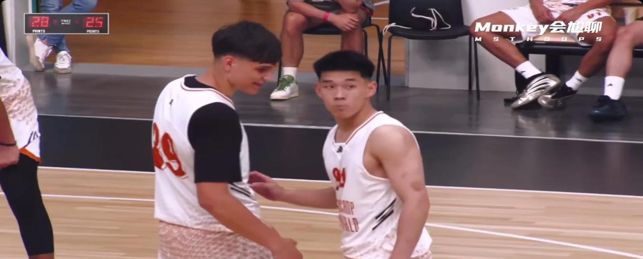 林葳两场比赛把nba前景打没了！在欧洲打比赛发挥失常，跟cba得分王时的表现判若