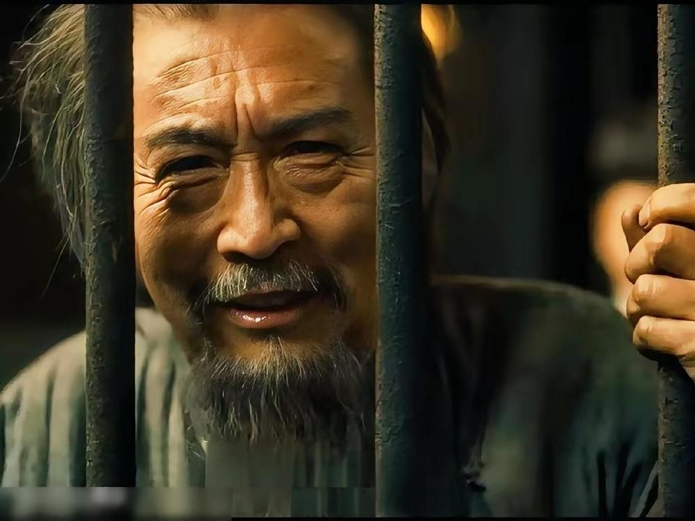 追剧《八千里路云和月》张老爷子遭自己亲侄子张云旗的算计，被公董局抓走了。