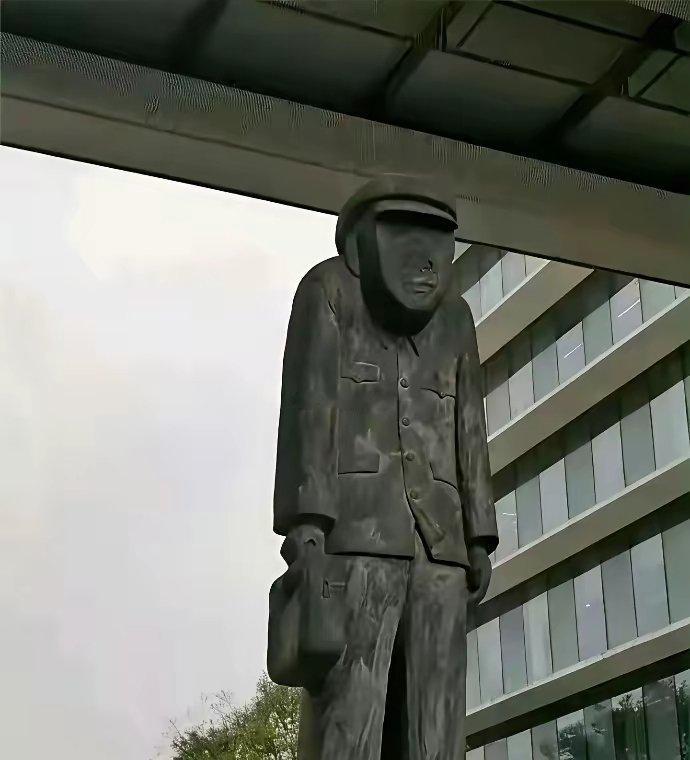 马云的阿里巴巴集团门口的雕像，这有什么含义吗？