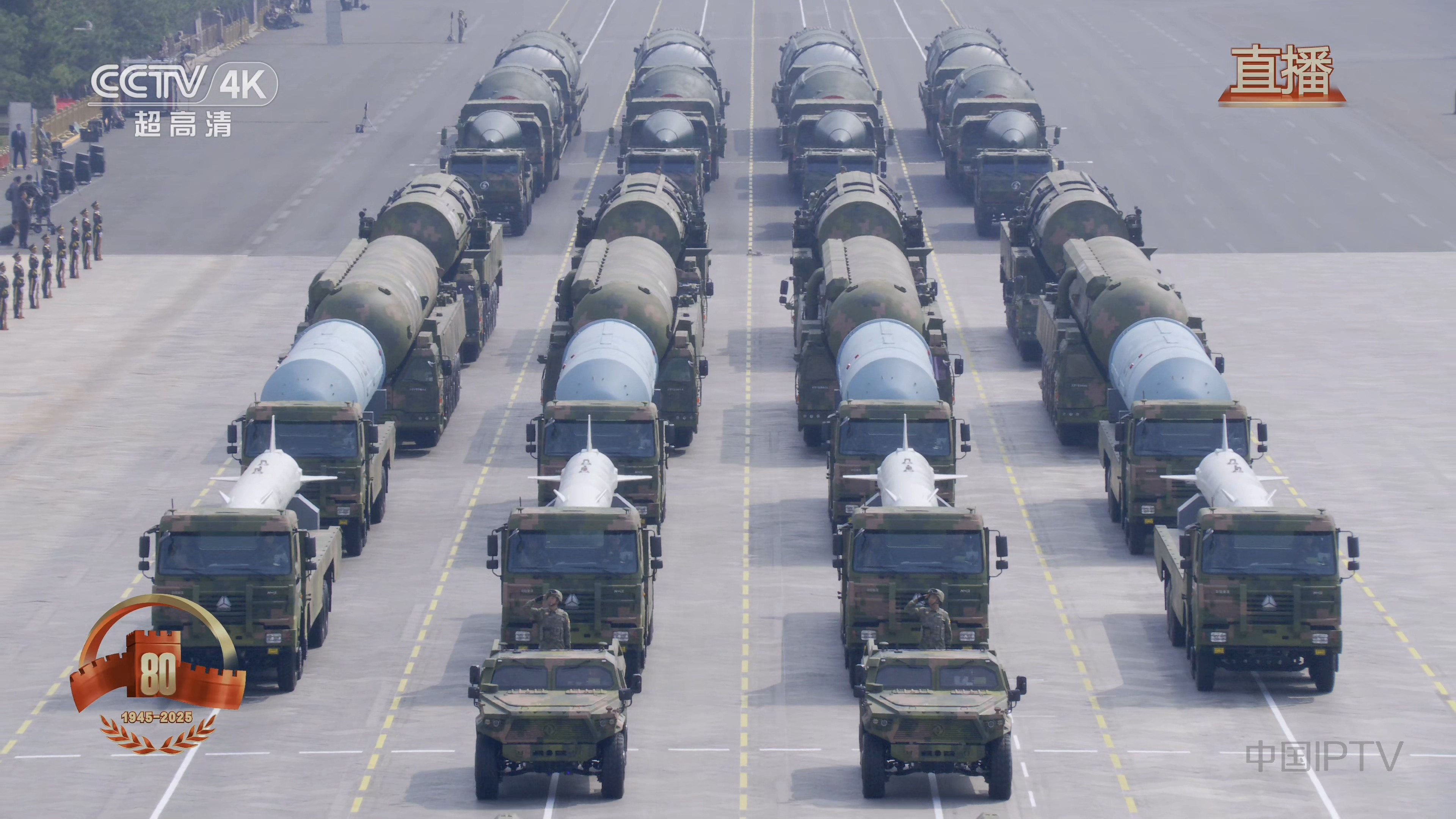九三盛大阅兵国之重器亮相阅兵场核导弹方队，包括惊雷1空基远程导弹、巨浪3潜射洲际