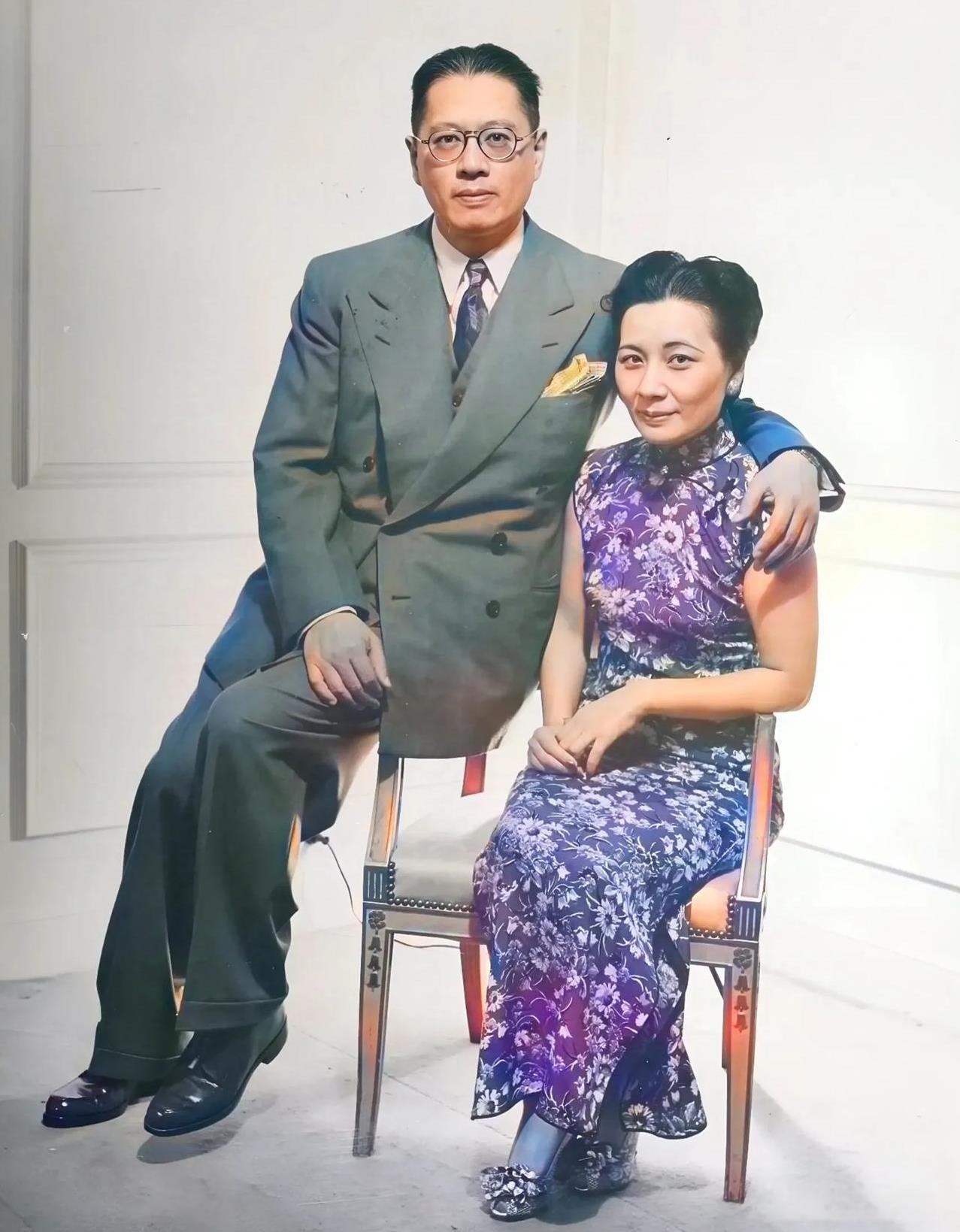 宋美龄其实不咋美！这照片实在太真实了，这是1946年宋美龄与宋子文在南京的合影老