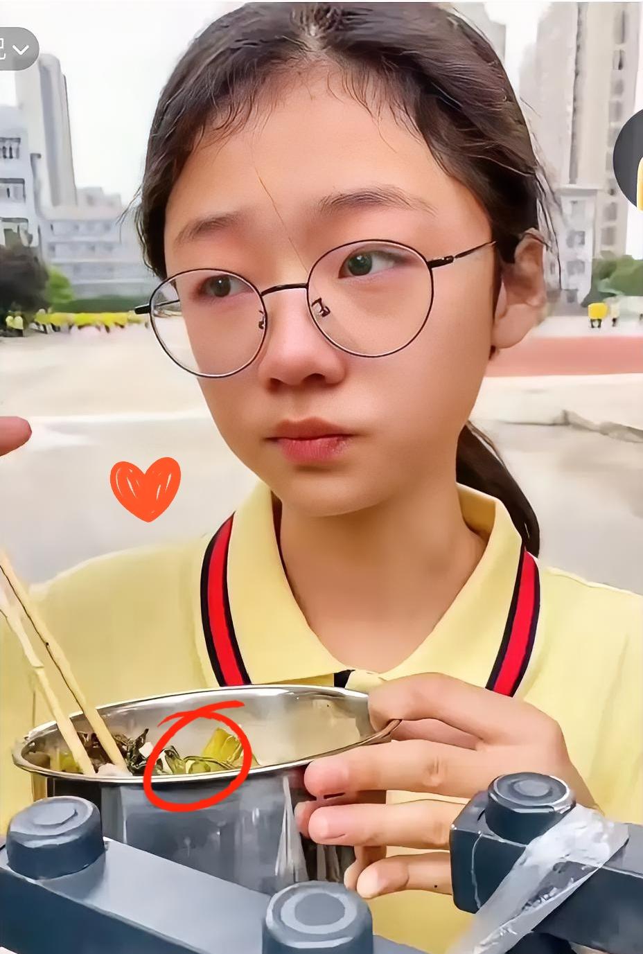 695分，北大录取通知书送到河南那个小院时，全村都炸了。可谁又记得14年前，