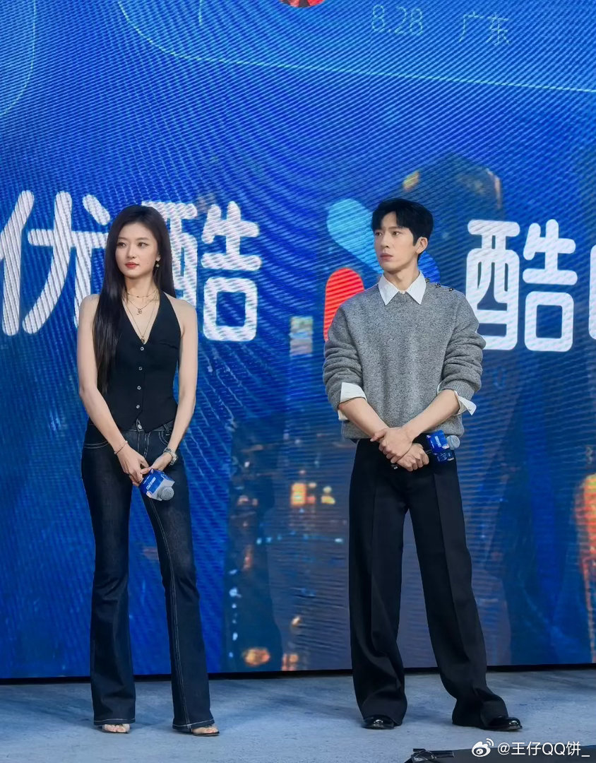 穿上高跟鞋竟然跟井柏然一样高了！​​​