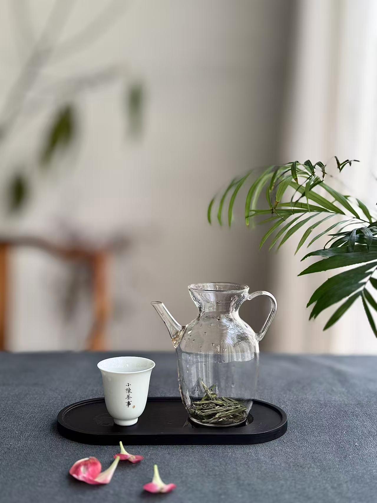 天天喝绿茶，肠胃在遭罪？任何东西不谈“剂量”，只说“危害”，都不够准确。绿茶
