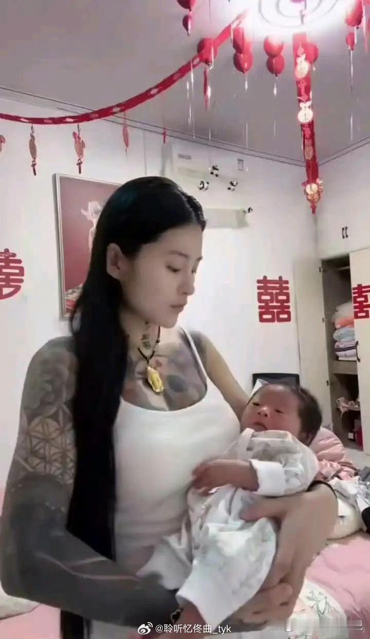 这个小孩遇上天崩开局了吧！