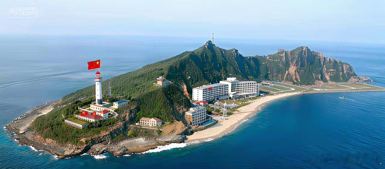 这才是钓鱼岛应该有的样子！下面这张图片是由一位网友设计，不过山顶少了雷达检测站，