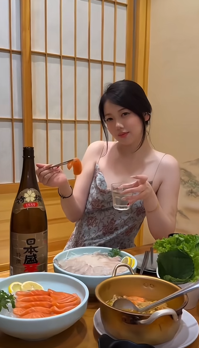 她要喂我吃还是不吃？？？