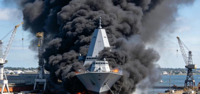 两把火烧穿美军底裤！79亿隐身大驱火船，欧洲轰炸机基地深夜爆燃美军最近真是倒